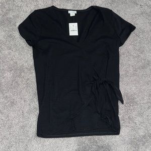 🖤 NWT V-neck with Tie Shirt 🖤